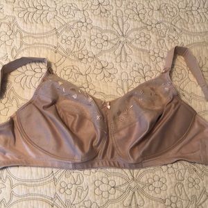 Glamorise Minimizing Bra. No underwire